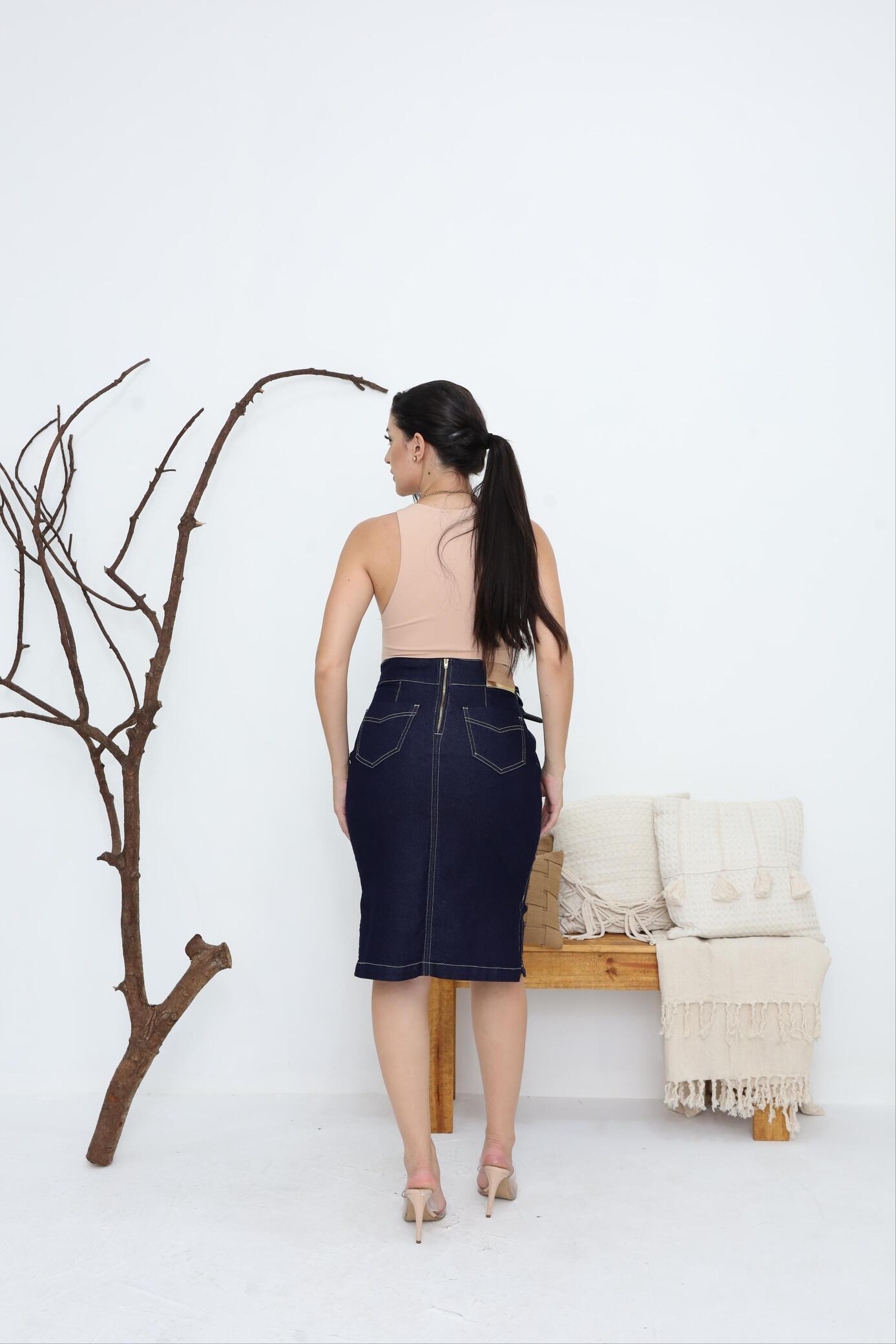 Saia Lápis Jeans Feminina com cinto falso e fivela de coração