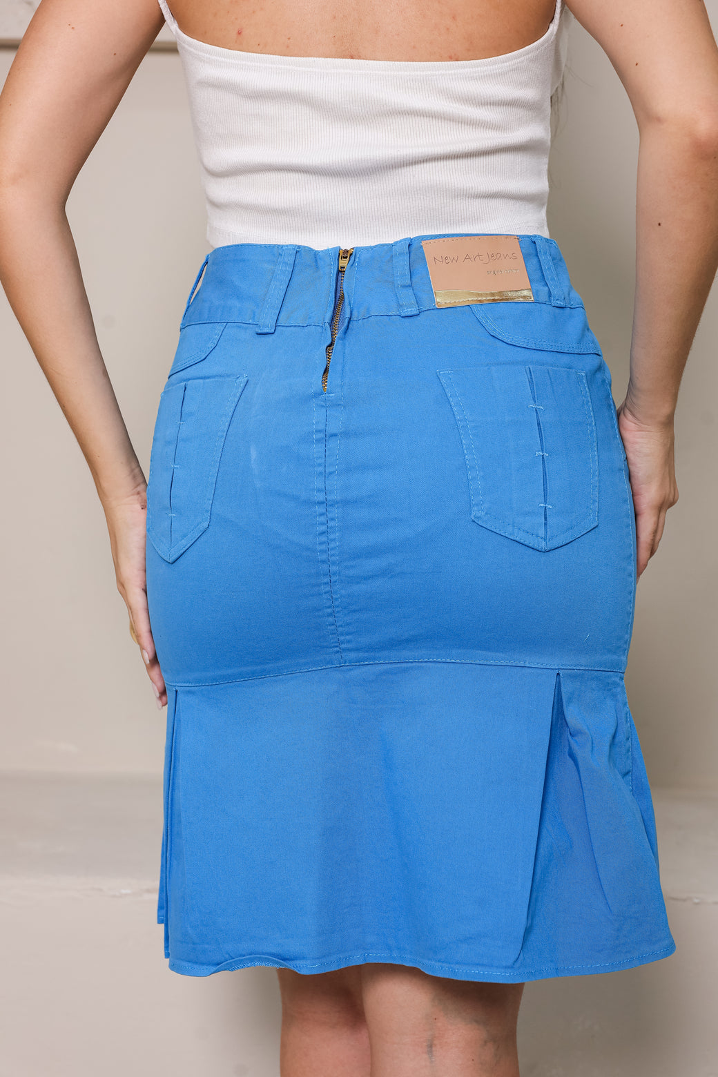 Saia Feminina em Sarja com Pregas Azul Celeste