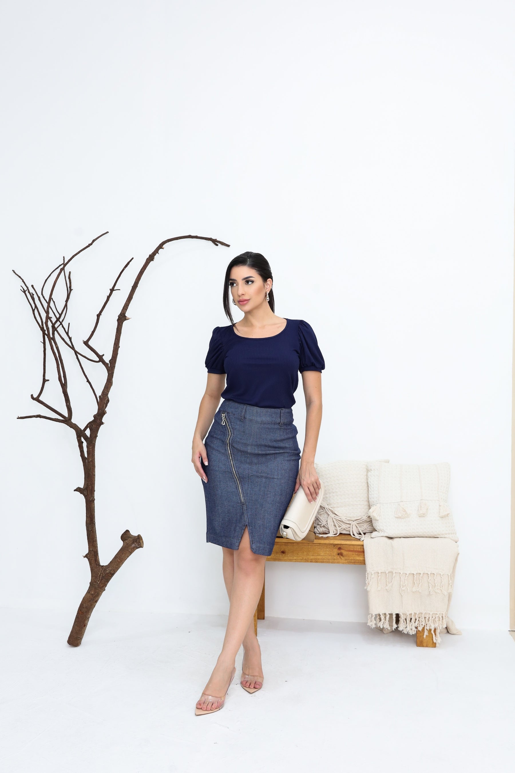 Saia Feminina em Sarja Azul Espinha de Peixe